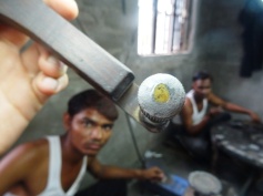 Inde - Le polissage de diamants du Gujerat