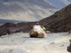 Inde, Ladakh - Attention, chute de pierre !