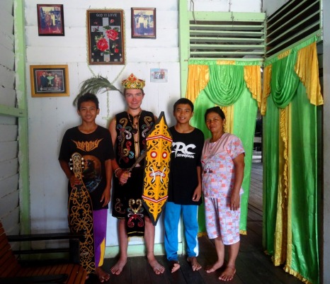 Bornéo - Photo souvenir avec ma future ex-belle famille