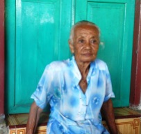 Sulawesy - Grand mère aux yeux bleus