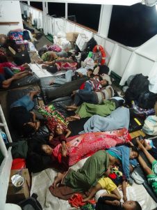 Ferry bondé pour le Timor, 4000 passagers pour 1000 places... !