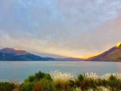 Nouvelle-Zélande - Lac de Queenstown vu depuis l'autre côté